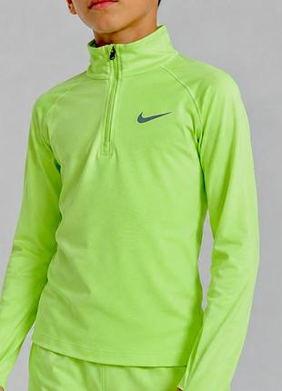 Спортивний реглан nike

стильний спортивний реглан яскравого салатового кольору. еластична тканина добре тягнеться та комфортно прилягає до тіла.