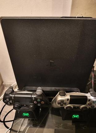 Ігрова консоль sony playstation 4 з двома геймпадами