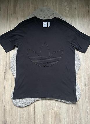 Adidas футболка біг лого дуже красива
