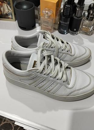 Фирменные женские кроссовки adidas