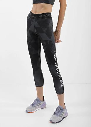 Легінси жіночі the north face спортивні укорочені чорно-сірі з принтом