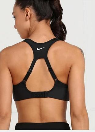 Спортивный топ nike 
размер s 2