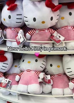 М'яка іграшка hello kitty у рожевому комбінезоні