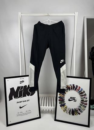 Оригінальні спортивні штани nike