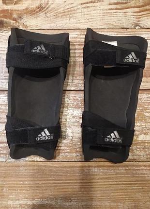 Футбольные щитки adidas 2