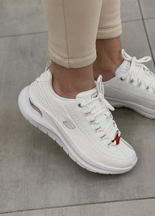 Базові шкіряні кросівки skechers /сша/ здивують своєю практичністю та комфортом