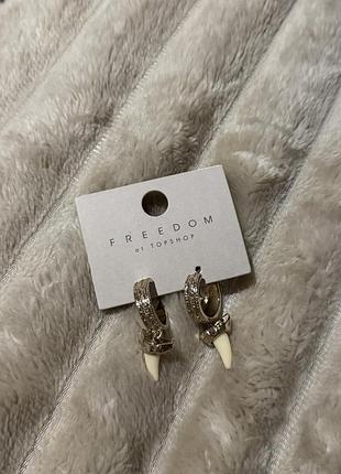 Сережки жіночі freedom at topshop золотисті з іклами