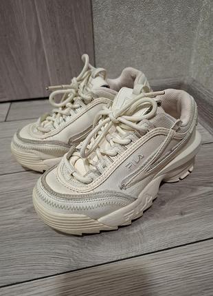 Культовые массивные кроссовки fila