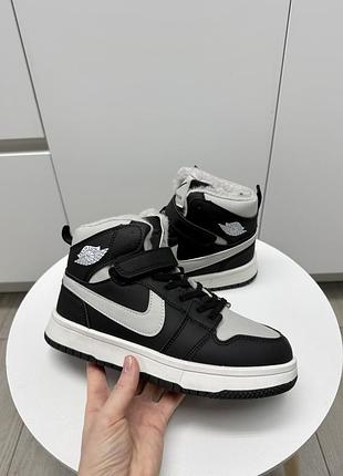 Черевики для підлітків nike зимові високі чорно-білі