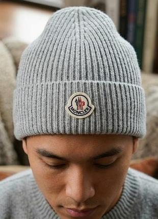 Шапка от бренда moncler