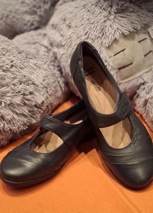 Темно-синие кожаные туфли на узкую стопу clarks collection soft cushion англия 37 р ( 24 см) .