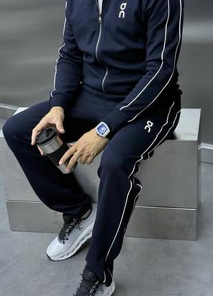 Чоловічий спортивний костюм