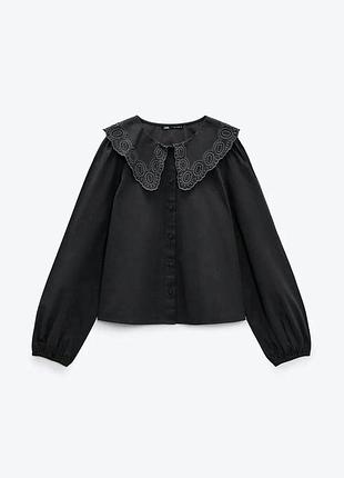 Блузка жіноча zara з акцентним вишитим коміром темно-сіра розмір s/xs