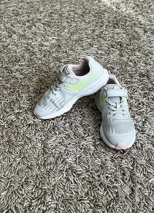 Легенькі кросівки nike 31 розміру