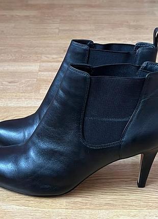 Кожаные ботинки clarks 43 размера в состоянии новых
