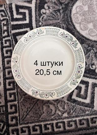 Комплект из 4 винтажных фаянсовых тарелок диаметром 20,5 см с зелено-фиолетовым растительным орнаментом производства будянского фаянсового завода