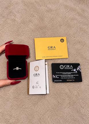 Каблучка gra зі срібла 925 проби з муасанітом 1 карат