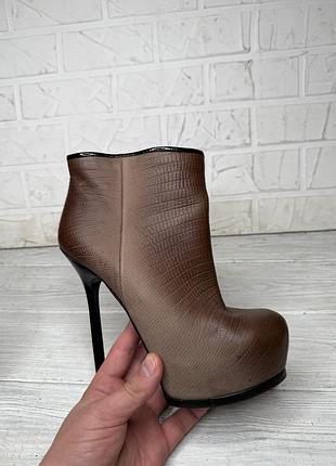 Модные женские ботильоны yves saint laurent (ysl) из культовой линейки tribtoo
