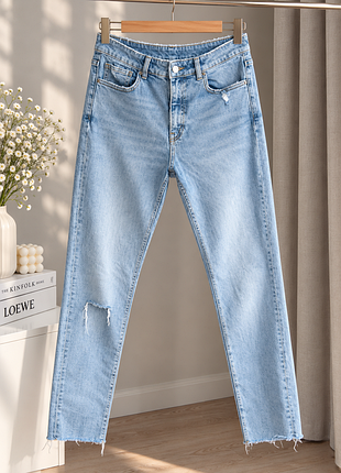 Світло-блакитні джинси h&m slim boyfriend рвані джинси бойфренди оригінал розмір 32
