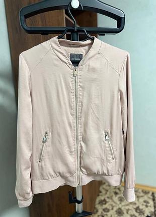 Жіночий бомбер bershka рожевий