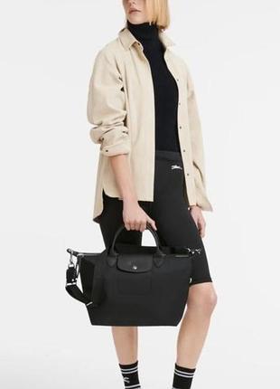 Шикарная женка сумка через плечо среднего размера от longchamp.