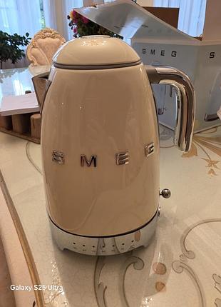 Електрочайник smeg з регулюванням температури бежевий
