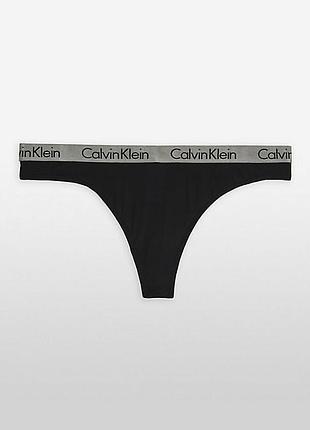 Трусики жіночі від calvin klein в сірому, графітовому кольорі.