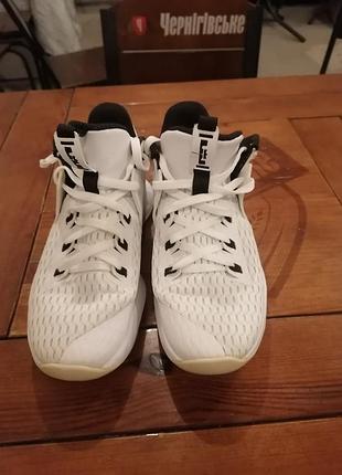 Продам кросівки nike lebron witness 5