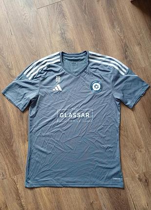 Брендовая футболка adidas.