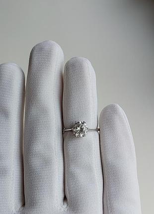 Красивое серебряное кольцо
