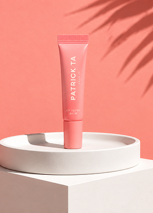 Бальзам для губ с оттенком patrick ta major moisture smoothing lip balm (в мини-формате объемом 5 мл),  в оттенке pink salted caramel.
