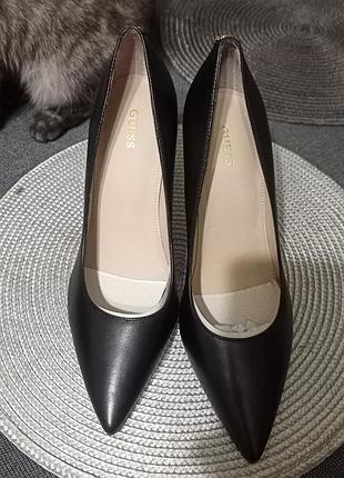 Нові жіночі туфлі guess шкіра