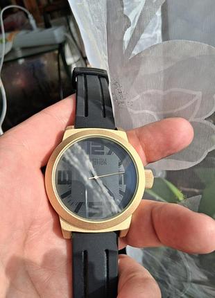 Kenneth cole reaction большие кварцевые мужские часы с ремешком