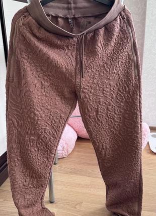 Спортивні штани guess жіночі коричневі з тваринним принтом