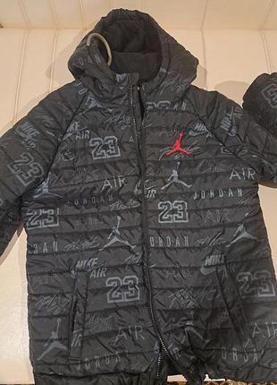 Тепла куртка на прохолодну осінь nike оригінал