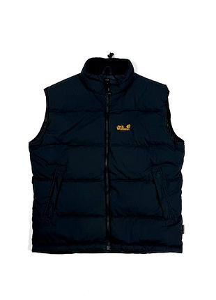 Черный пуховый жилет бренда jack wolfskin размер л l