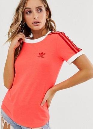 Женская розовая (коралловая) футболка adidas originals 3-stripes tee