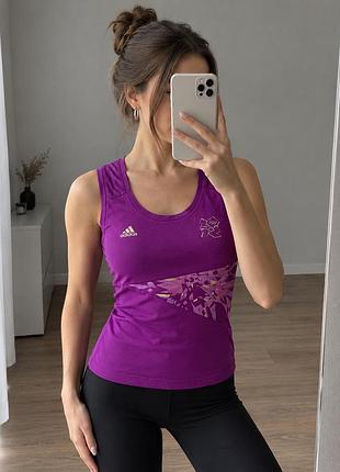 Adidas жіноча яскрава майка, фіолетова спортивна футболка для бігу, розмір s