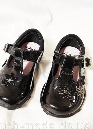 Туфлі дитячі clarks лаковані чорні 20 розмір