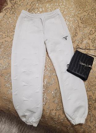 Шикарні спортивні штани prada.