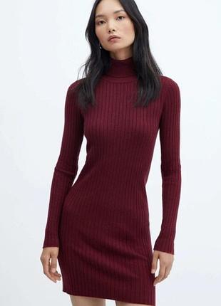 Коротка  тепла сукня-гольф в рубчик бордова