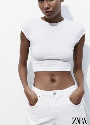 Женская укороченная футболка (кроп-топ) от бренда zara в белом цвете білий топ s-m 36-38