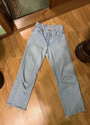 Джинси levis блакитного кольору з необробленим низом штанини