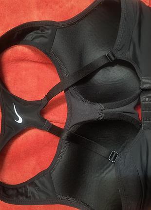 Спортивний топ nike чорний з підтримкою та чашечками розмір s