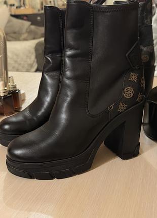 Стильні черевики guess 2