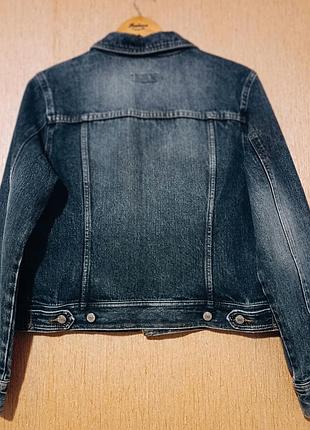 Жіноча джинсова куртка h&m синього кольору 2