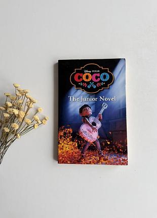 Книга disney pixar «coco: the junior novel», нова англомовна книга