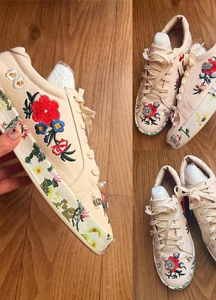 Кросівки жіночі gucci з квітковою вишивкою бежеві