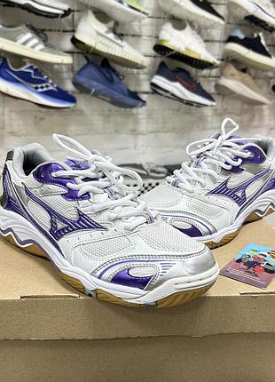 Жіночі кросівки mizuno sky blaster біло-фіолетові для тренувань залу волейболу бадмінтону тенісу оригінал сітка мізуно бу 40-40.5 р японська якість