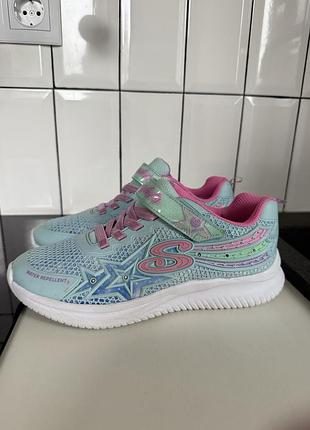 Кросівки skechers зі світловими ефектами, розмір 36 довжина устілки — 23 см.